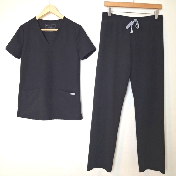 Figs Set of Black Livingston Scrub Pants & Casma Top Size XS - Picture 2 of 12